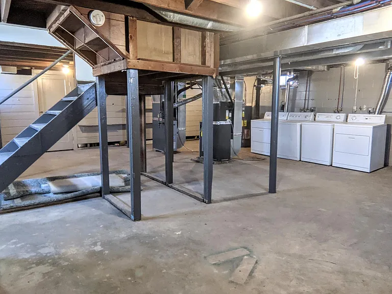 1104 S 32nd St — Photo 38
