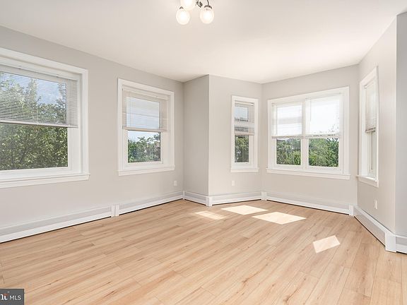 4th image of 523 Constitution Ave NE #3