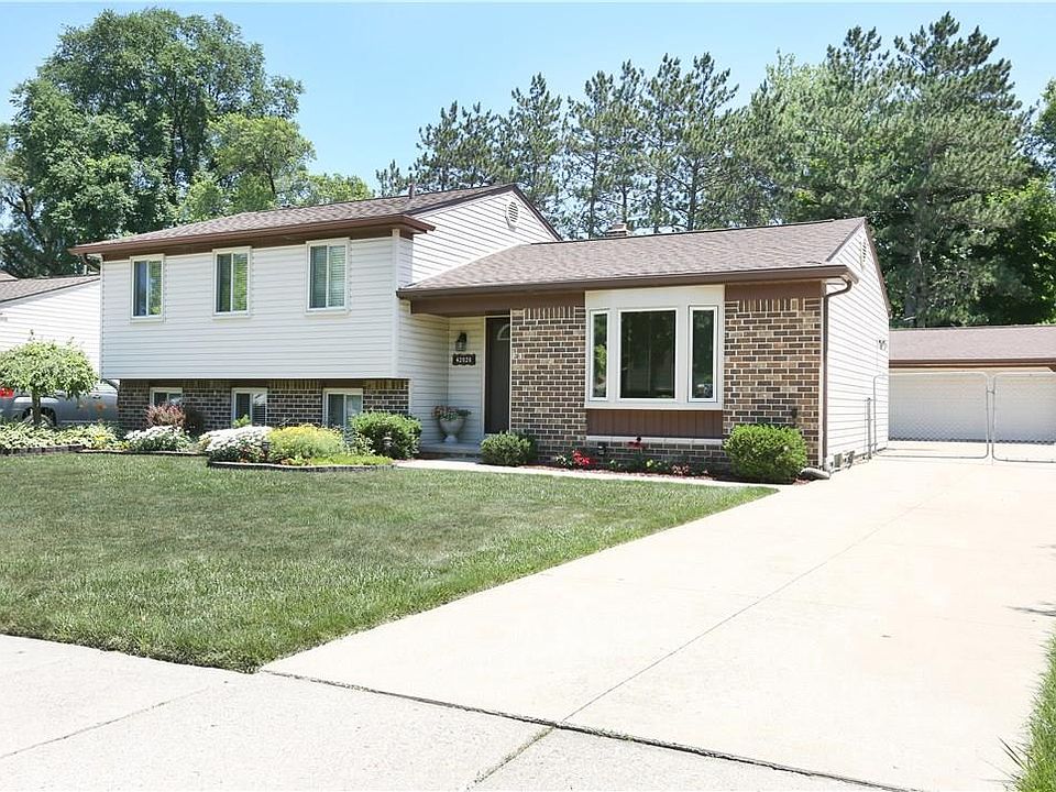 1st image of 42026 Villanova Dr