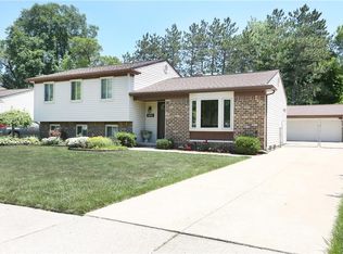 42026 Villanova Dr, Sterling Heights, MI 48313