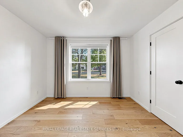 255 Oakwood Cres — Photo 23