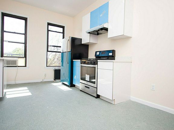 4th image of 232 Wyckoff Ave #3F