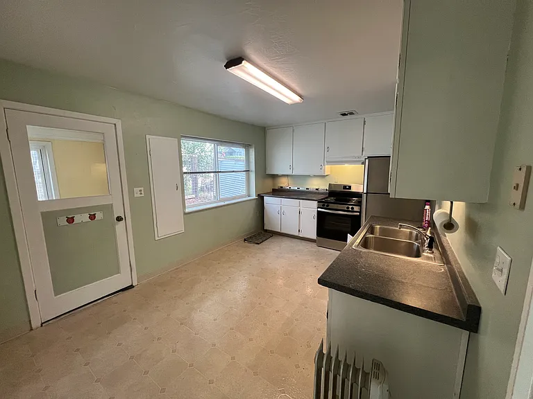 512 Mill St — Photo 11