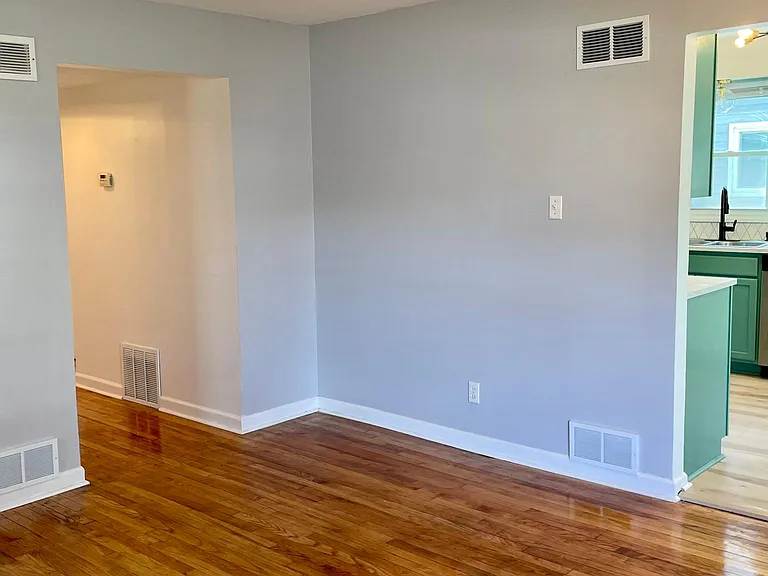 111 W Mapledale Ave — Photo 3