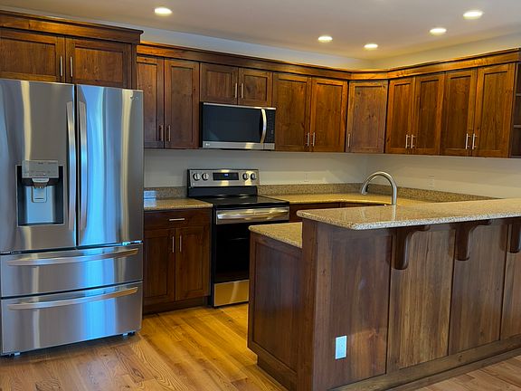 Upgraded appliances, tons of cabinet space.