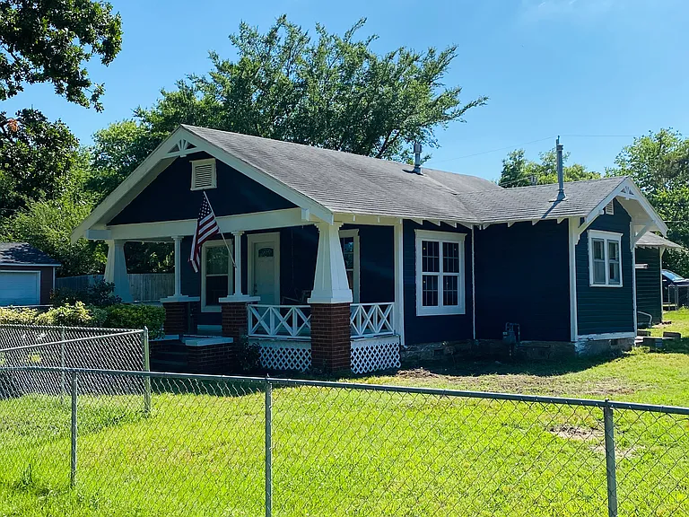 802 N Ross St — Photo 1