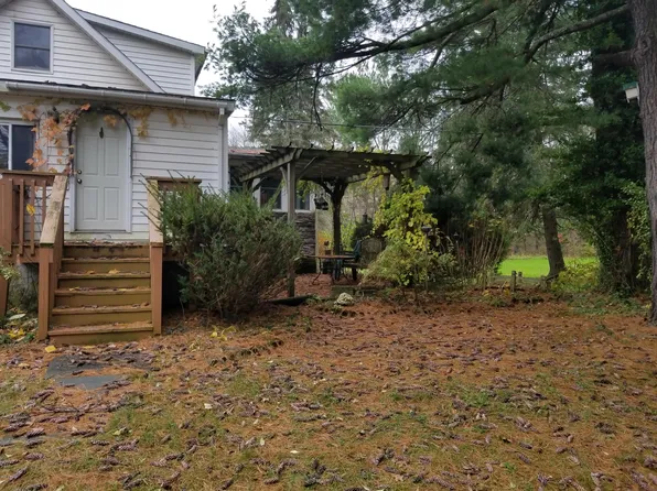 14 Evergreen St, Waymart, PA 18472