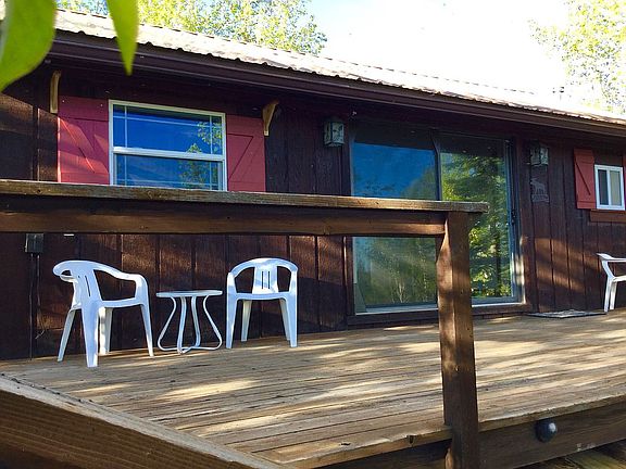 2nd image of 3863 Lake Shore Dr