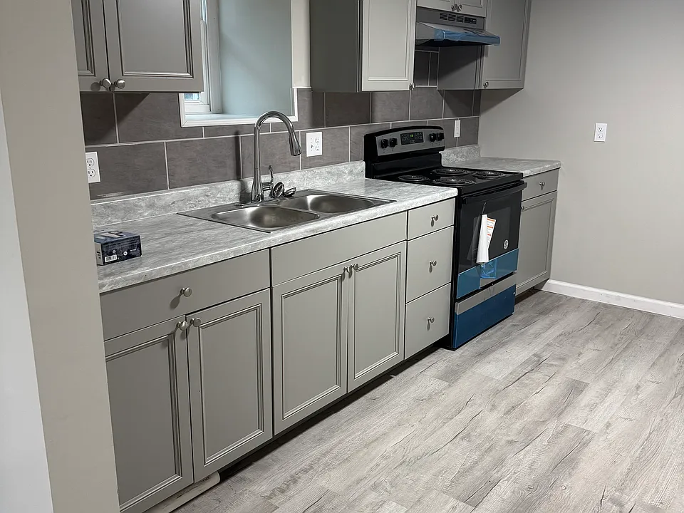 1100 W Norwegian St