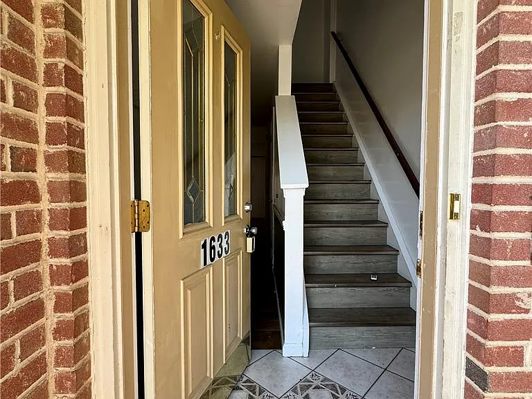1633 E Cedar St — Photo 3