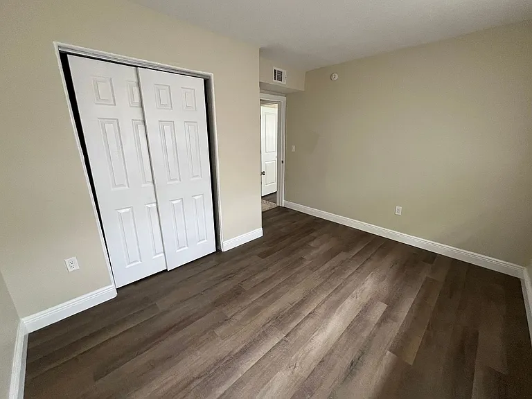 424 S Brevard Ave — Photo 8