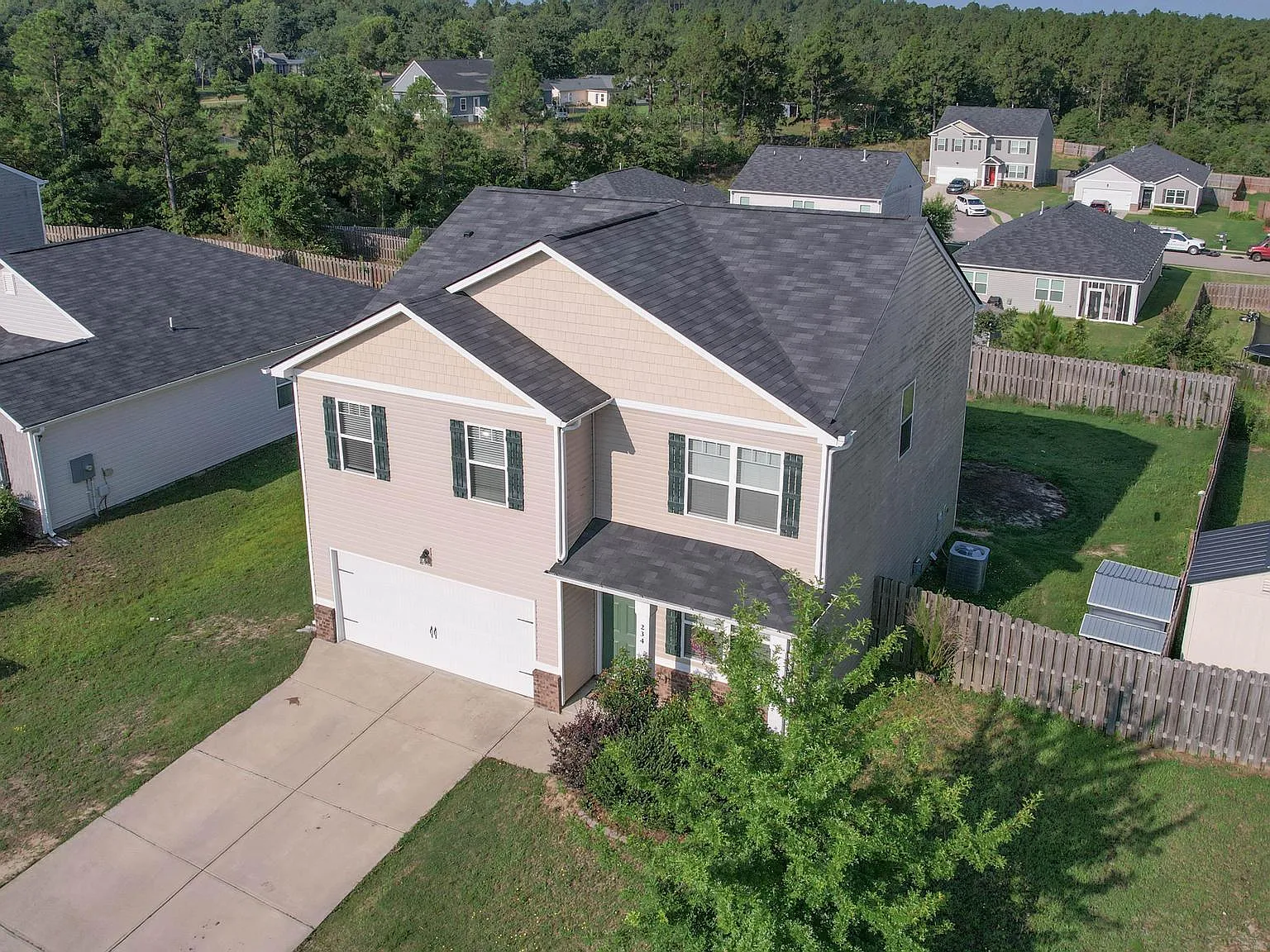4 bed, 2.5 bath, 1991 sqft, $2,200 — Photo 2