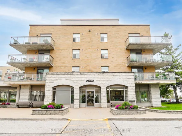2502 Rutherford Rd #322, Vaughan, ON L4K 5N6