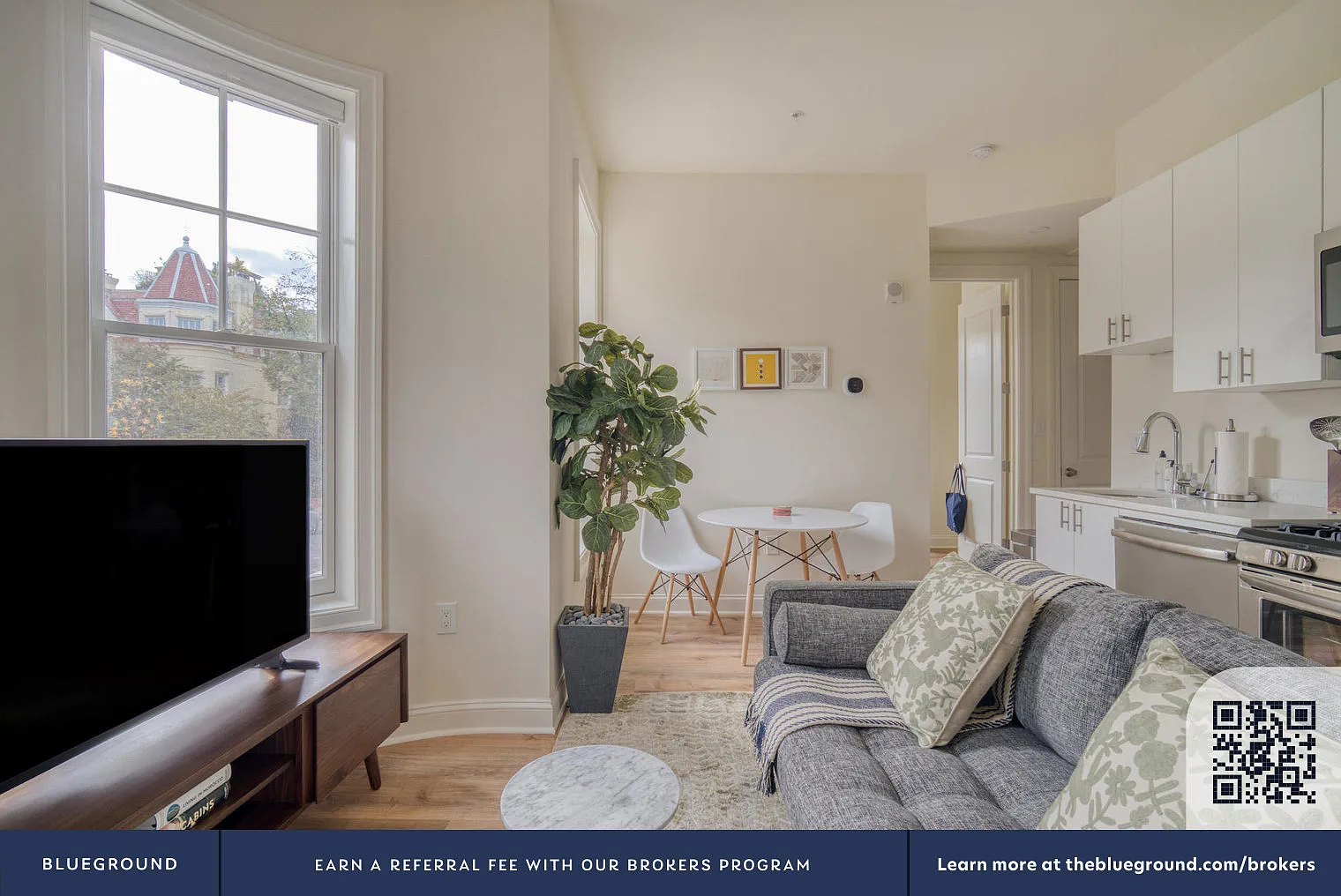 1 bed, 1.0 bath, 345 sqft, $2,370 — Photo 3