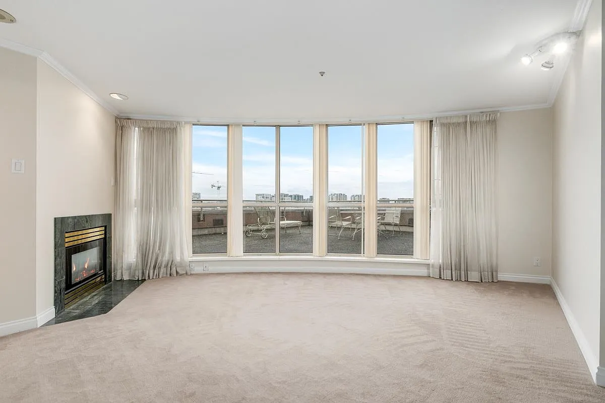 2 bed, 735 sqft, $2,400 — Photo 1