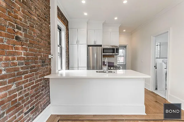 Rented by Bond New York | media 29