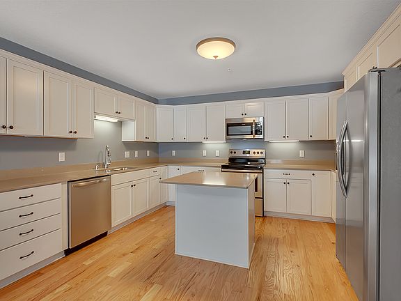 Center Island w Drawers!