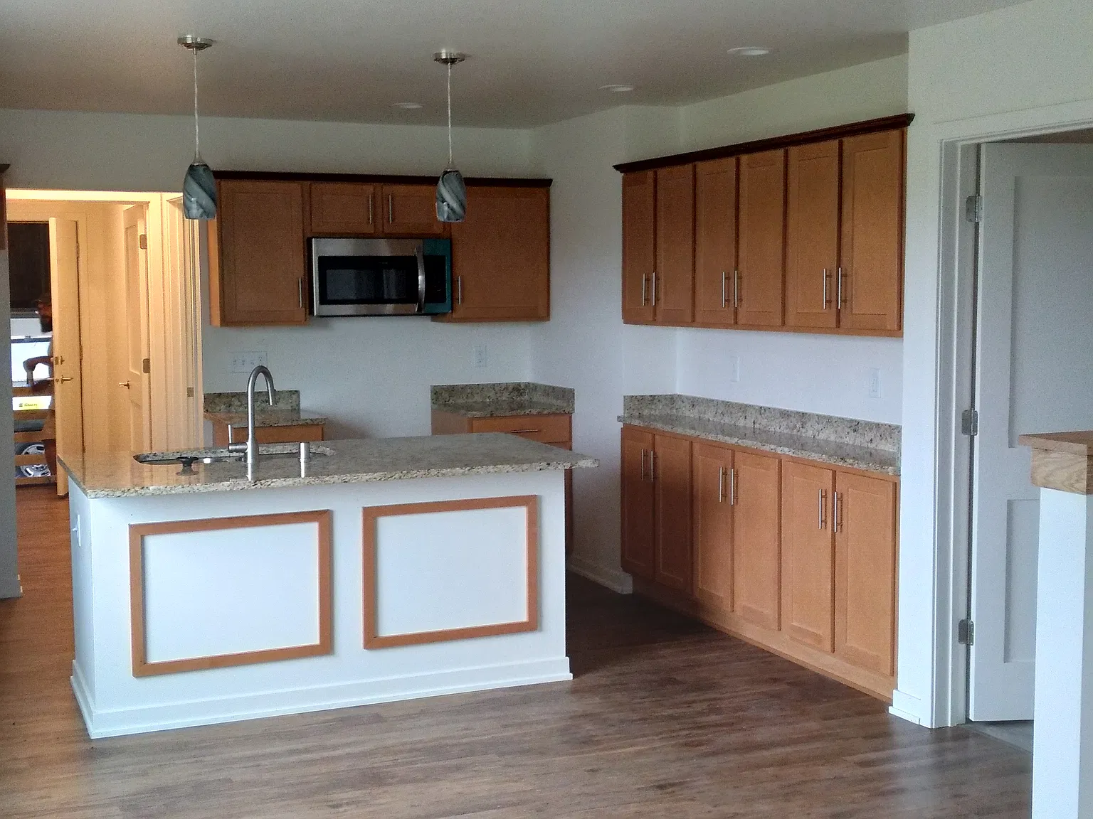 4 bed, 2400 sqft, $3,995 — Photo 4
