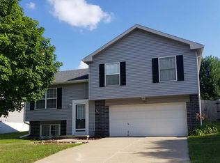 3105 Blackhawk Dr, Bellevue, NE 68123