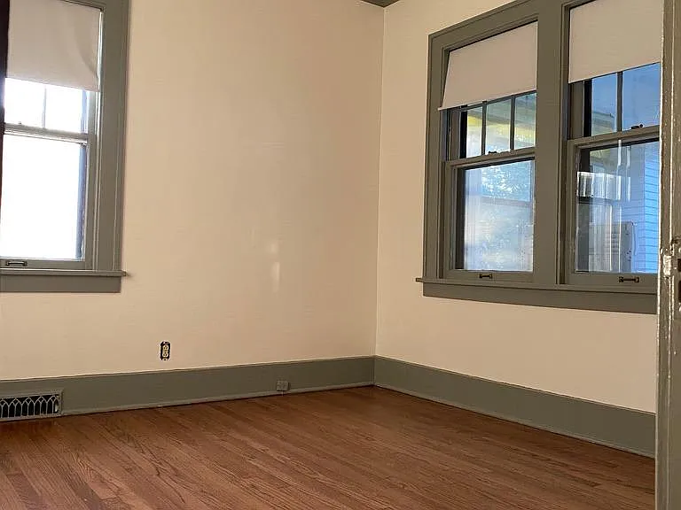 4327 Chicago St — Photo 10