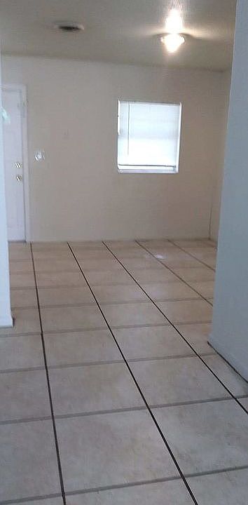 2nd image of 320 SE Craig Ave