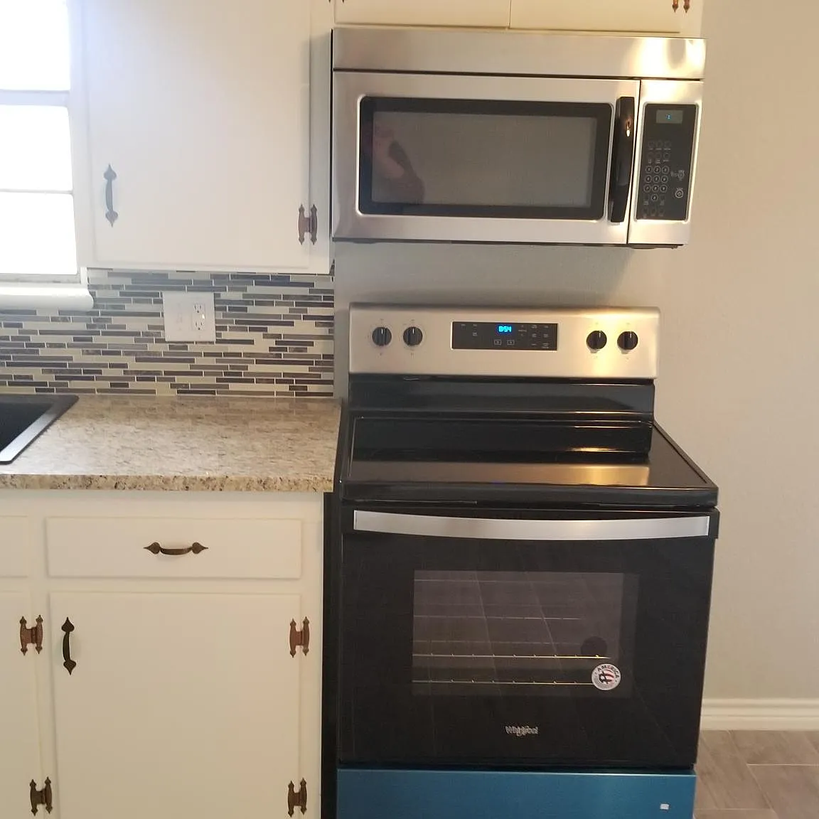 3 bed, 1.5 bath, 1188 sqft, $1,900 — Photo 2
