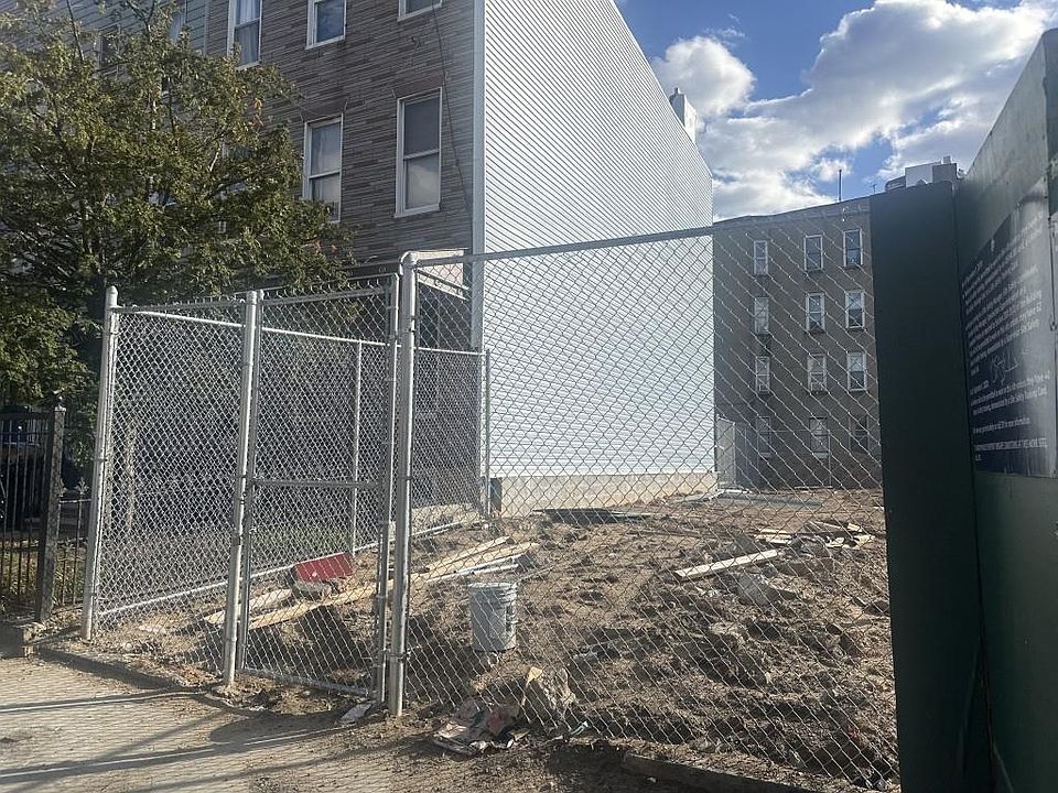 2nd image of 1392 Bushwick Ave