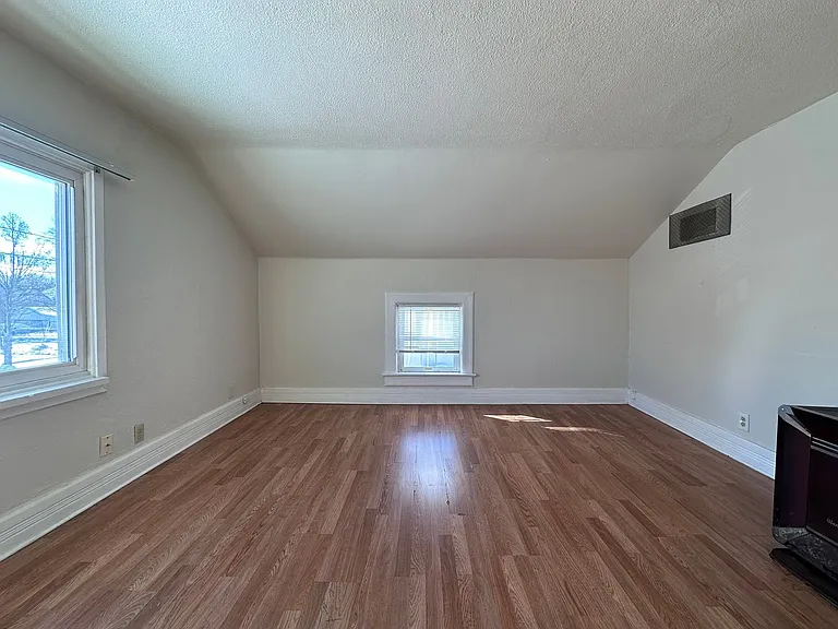 712 S Oakland Ave — Photo 3