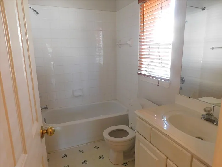 2710 Grants Lake Blvd #G3 — Photo 37