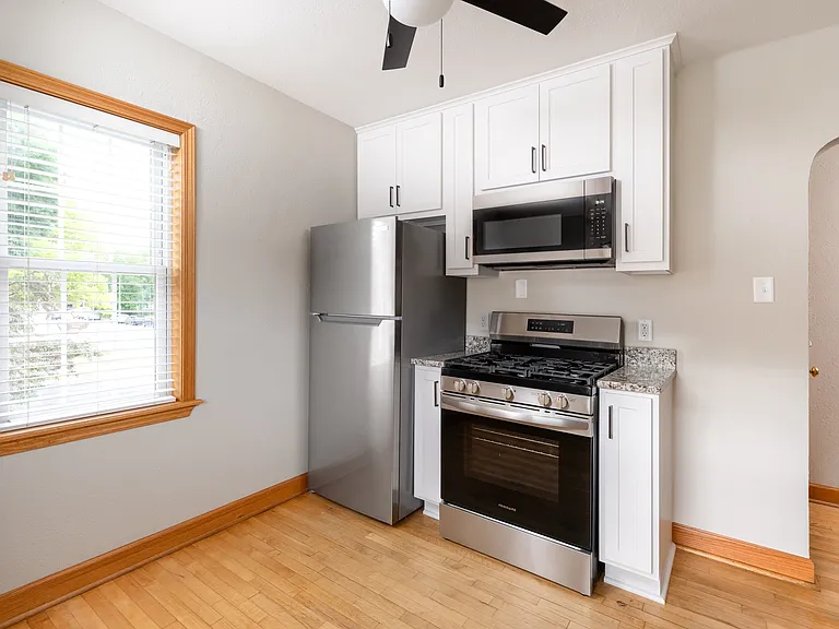 3388 S Kinnickinnic Ave — Photo 3