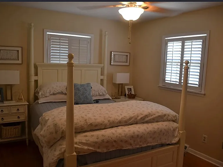 1057 N Gretchen Ln — Photo 8