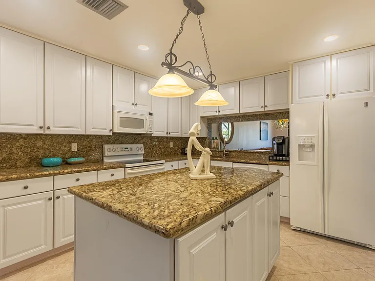 533 Prestwick Cir — Photo 13