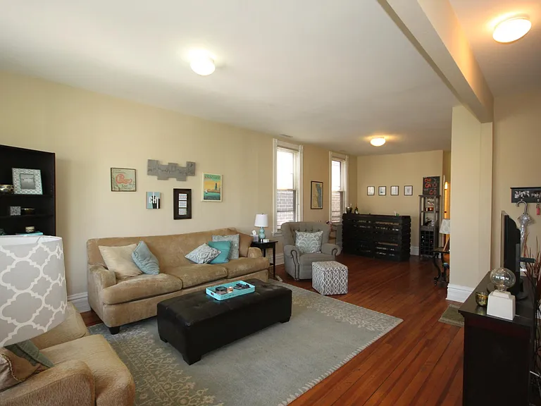 3338 N Kenmore Ave #3 — Photo 4