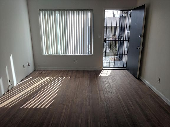 3rd image of 4656 Kansas St Unit 8