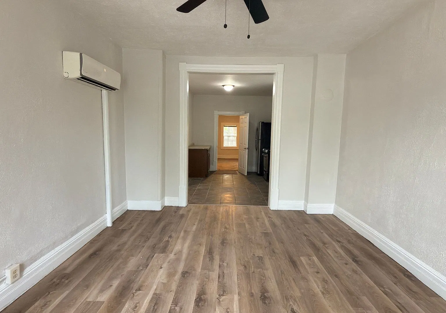 Downtown...Ground Floor — Photo 1