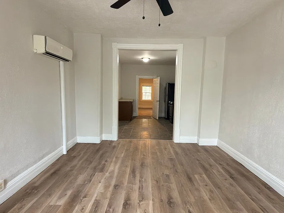1021 Main St #1