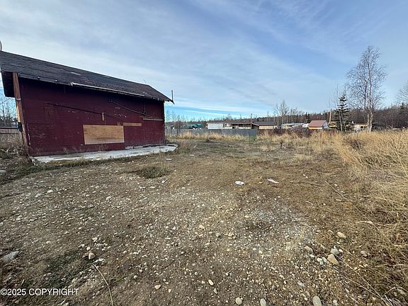 3rd image of 1524 N Pioneer Peak Dr