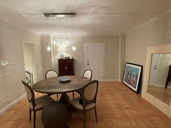 5th image of 90 Edgewater Dr APT 1009