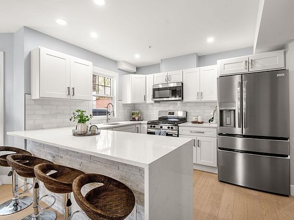4th image of 679 Columbia Rd APT 3