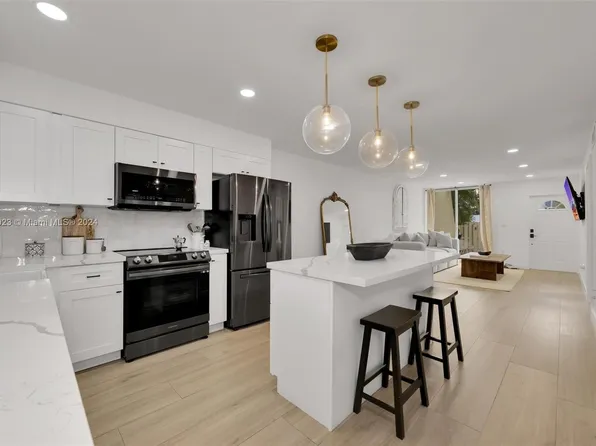 1651 NE 115th St APT 9C, Miami, FL 33181