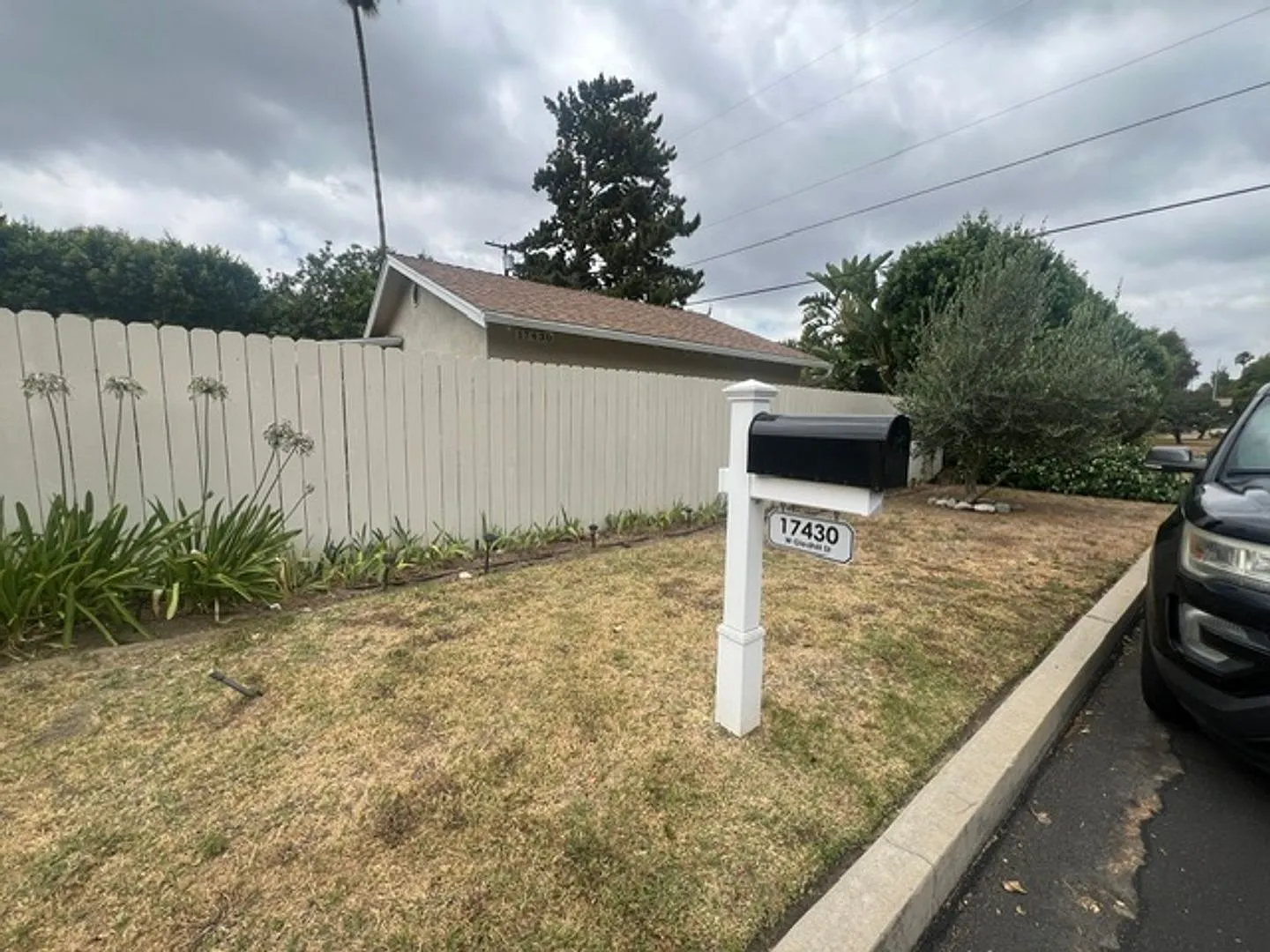 For Lease Charming 2 Bedroom, 1 Bathroom Guest House in Prime Northridge Location — Photo 1