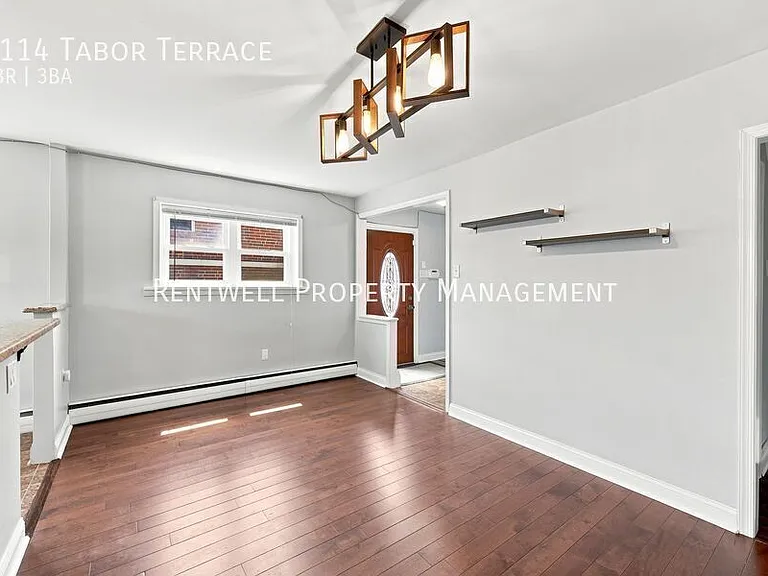1114 Tabor Ter — Photo 2