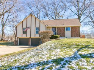 513 Dickinson Rd, Independence, MO 64050