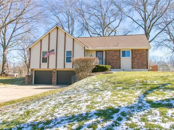 513 Dickinson Rd, Independence, MO 64050