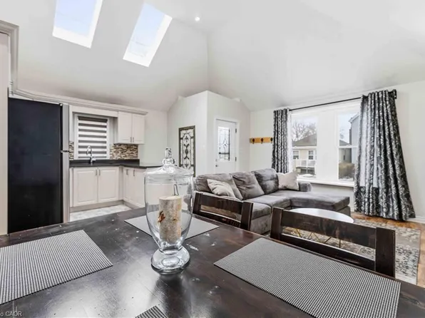 74 Province St N, Hamilton, ON L8H 4H6