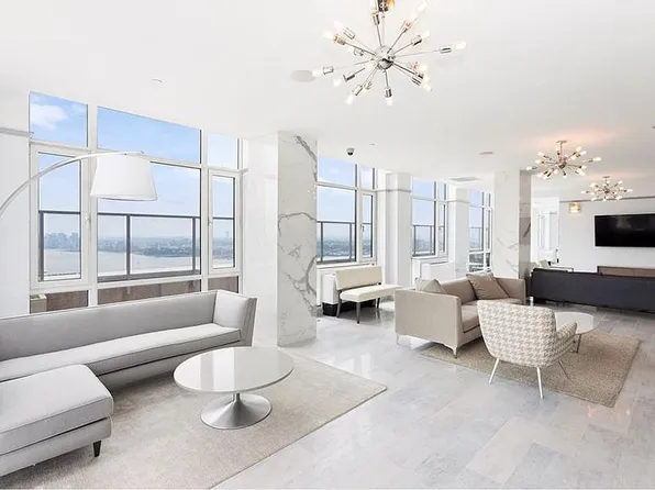 635 W 42nd St APT 4H, New York, NY 10036