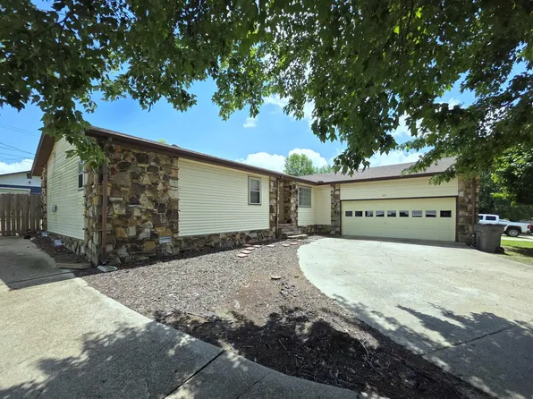 207 Keasler Dr, Paragould, AR 72450