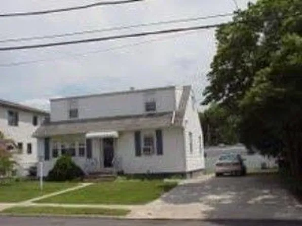 18 De Witt St, Garfield, NJ 07026