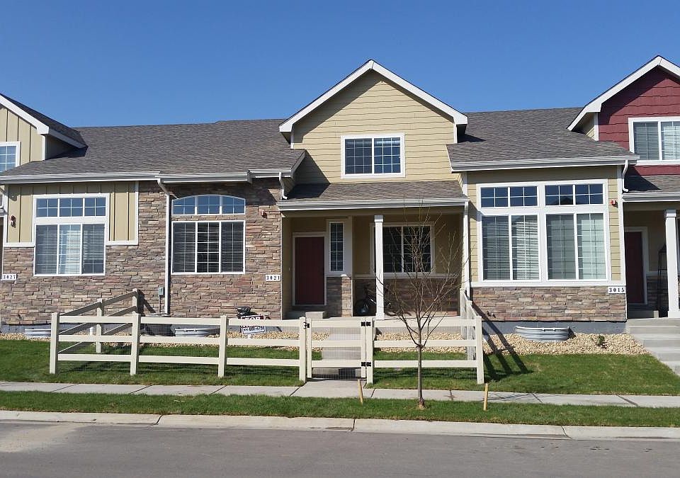 Covered porch, small fenced yard