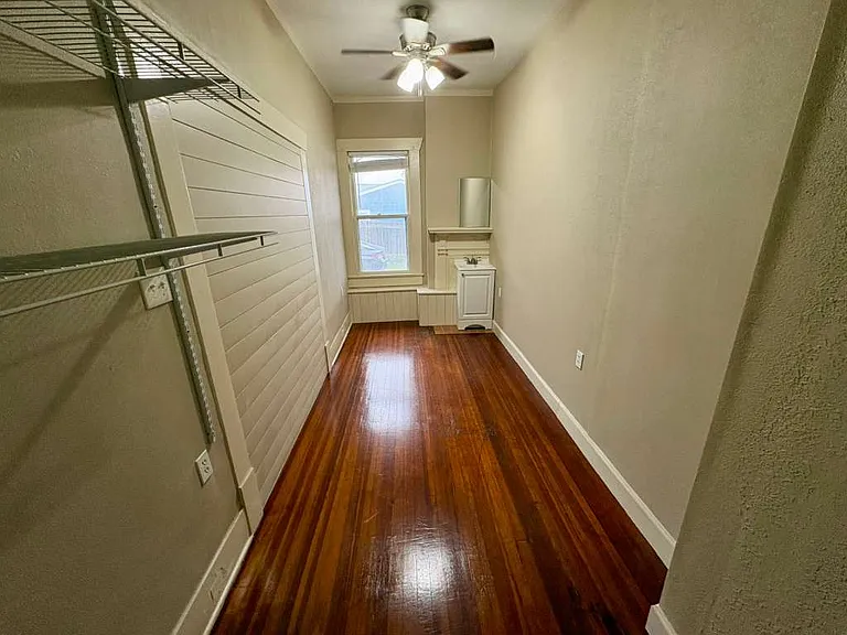 3008 Glen Rae St — Photo 1